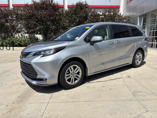 Celestial Silver Metallic 2023 Toyota Sienna XLE