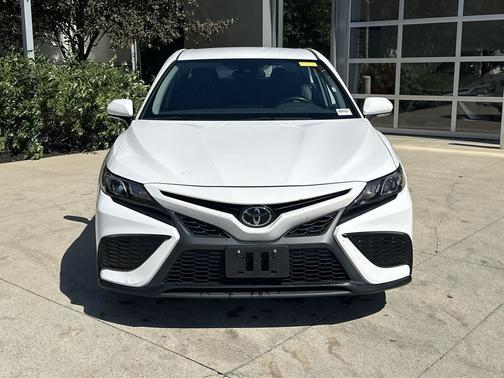 Ice Cap 2024 Toyota Camry SE
