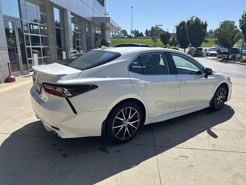 Ice Cap 2024 Toyota Camry SE