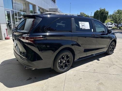 Midnight Black Metallic 2026 Toyota Sienna Woodland Edition