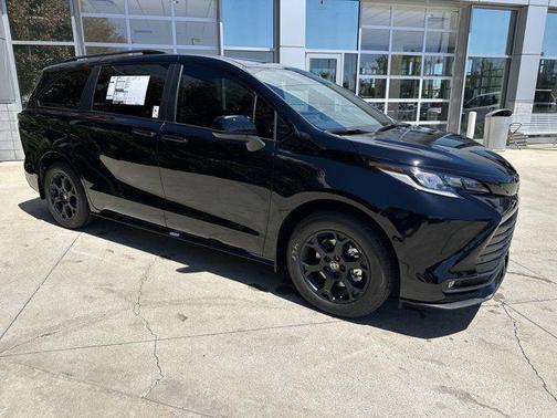 Midnight Black Metallic 2026 Toyota Sienna Woodland Edition