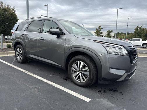 2023 Nissan Pathfinder SL FWD