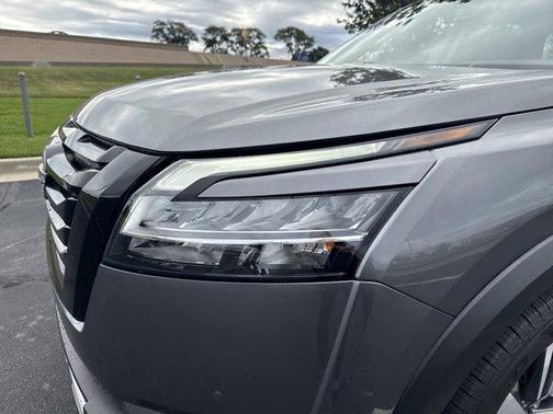 2023 Nissan Pathfinder SL FWD