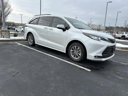 2023 Toyota Sienna XLE