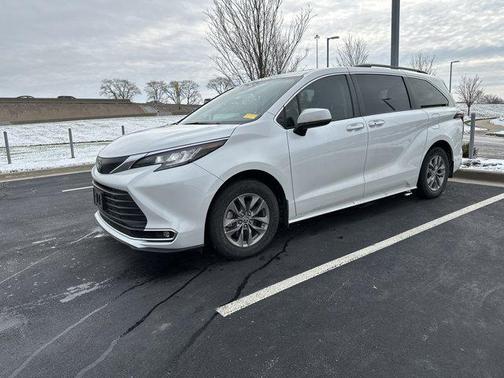 2023 Toyota Sienna XLE