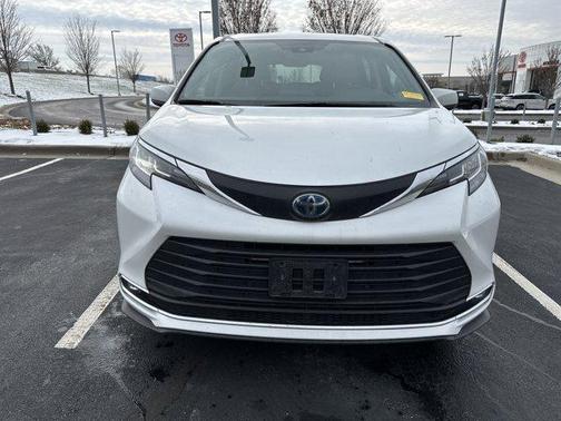 2023 Toyota Sienna XLE