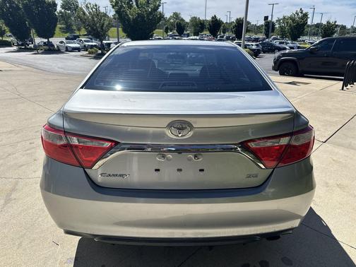 Celestial Silver Metallic 2017 Toyota Camry SE