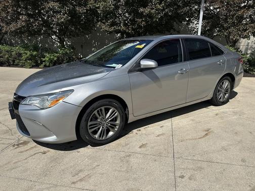 Celestial Silver Metallic 2017 Toyota Camry SE