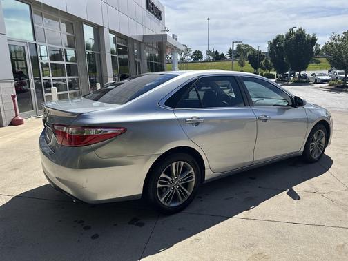 Celestial Silver Metallic 2017 Toyota Camry SE