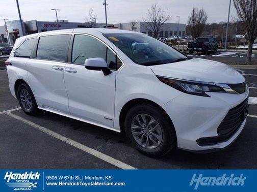 2021 Toyota Sienna LE
