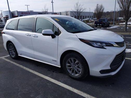 2021 Toyota Sienna LE