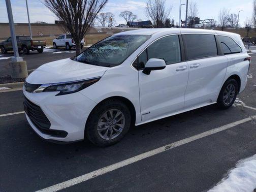 2021 Toyota Sienna LE