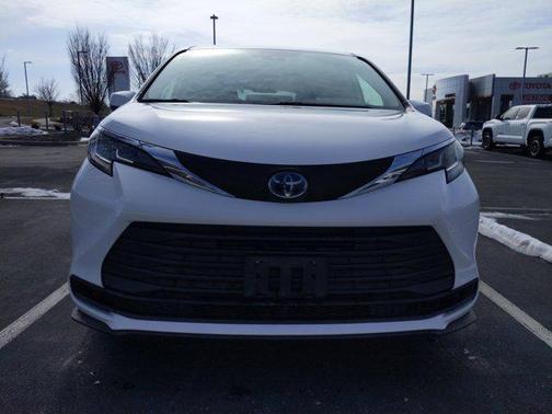 2021 Toyota Sienna LE