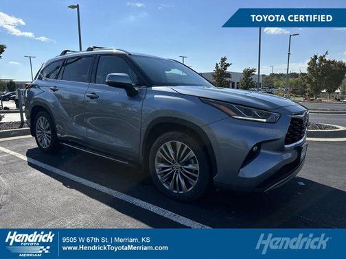 2022 Toyota Highlander Hybrid Platinum