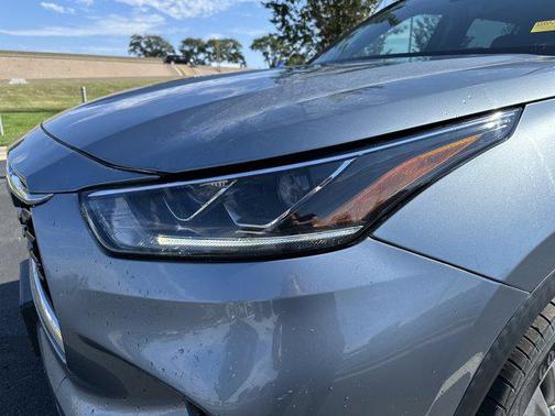 2022 Toyota Highlander Hybrid Platinum