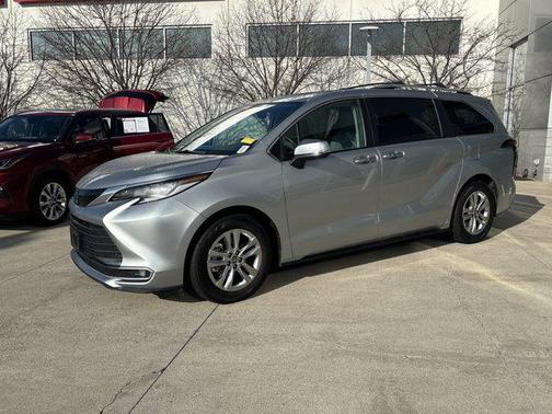 2023 Toyota Sienna Limited