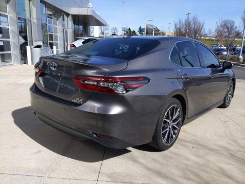 2021 Toyota Camry Hybrid XLE