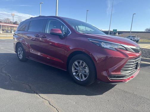 2022 Toyota Sienna LE