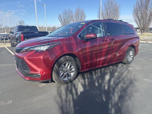 2022 Toyota Sienna LE