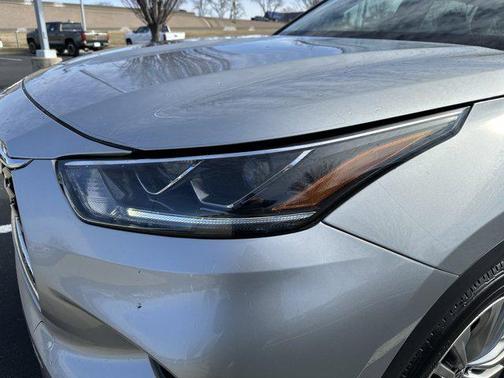 2022 Toyota Highlander Hybrid Platinum