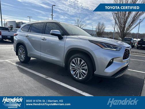 2022 Toyota Highlander Hybrid Platinum