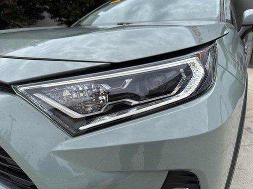 2020 Toyota RAV4 Hybrid XLE