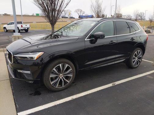 2022 Volvo XC60 B5 Momentum