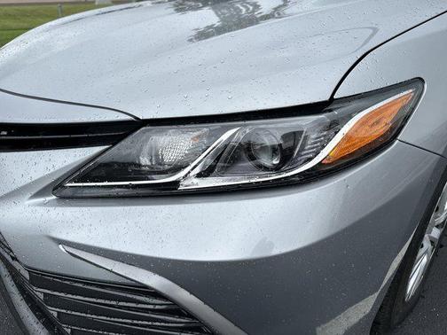 2024 Toyota Camry Hybrid SE