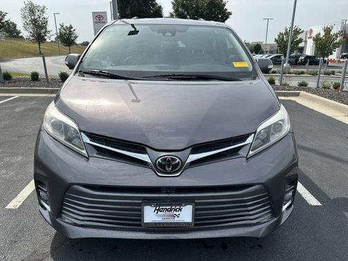 2019 Toyota Sienna Limited Premium