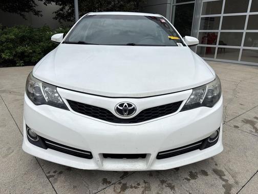 Super White 2012 Toyota Camry SE