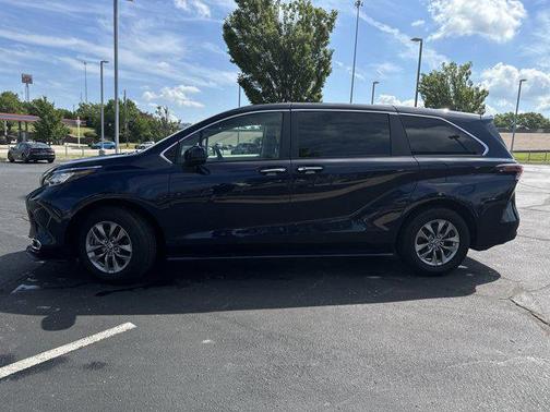 2022 Toyota Sienna XLE