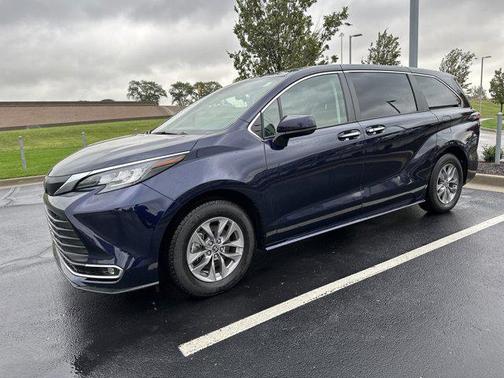 2022 Toyota Sienna XLE