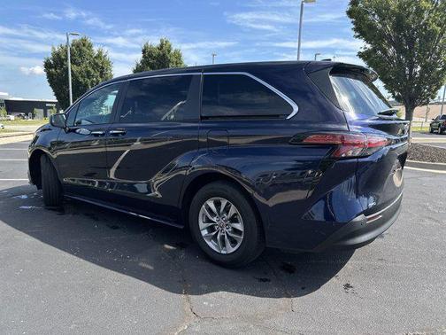 2022 Toyota Sienna XLE