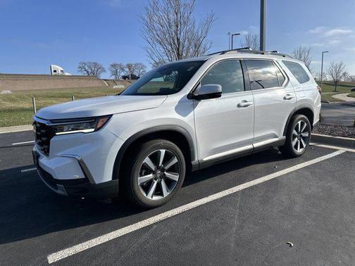 2024 Honda Pilot Touring 8-Passenger