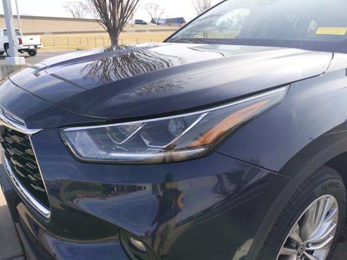 2022 Toyota Highlander Platinum