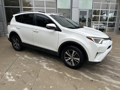 Super White 2017 Toyota RAV4 XLE
