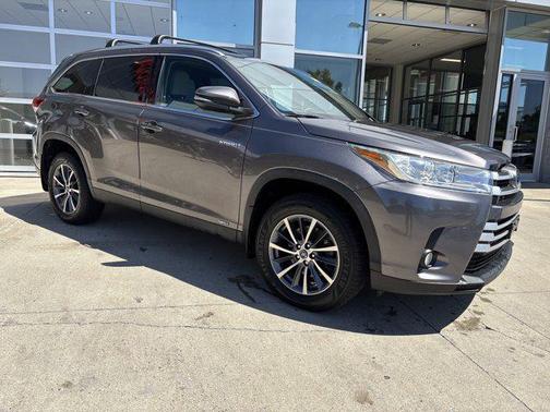 Predawn Gray Mica 2019 Toyota Highlander Hybrid XLE