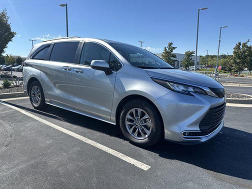 2023 Toyota Sienna XLE