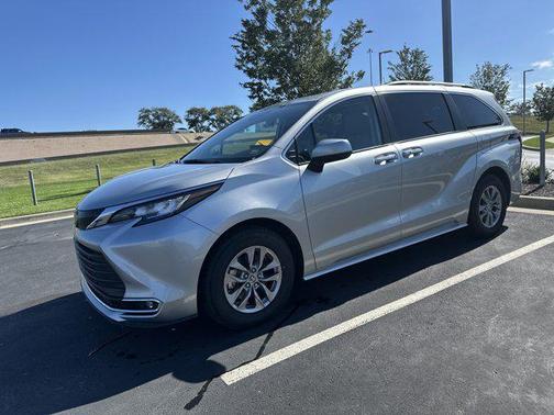 2023 Toyota Sienna XLE