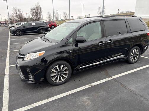 2018 Toyota Sienna XLE Premium