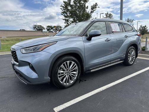 2022 Toyota Highlander Platinum