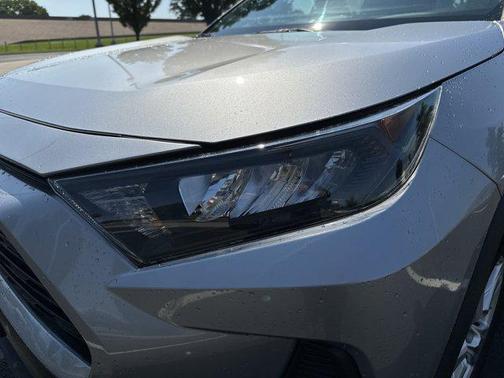 2020 Toyota RAV4 Hybrid LE