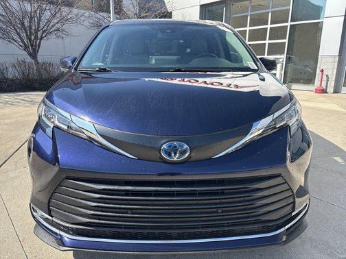 2022 Toyota Sienna XLE