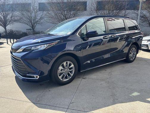 2022 Toyota Sienna XLE