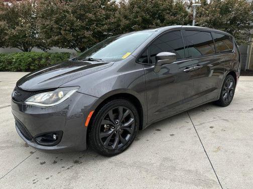 2020 Chrysler Pacifica Touring