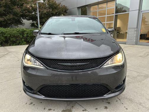 2020 Chrysler Pacifica Touring
