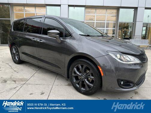 2020 Chrysler Pacifica Touring