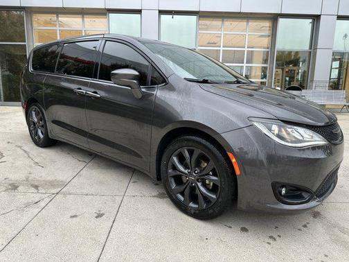2020 Chrysler Pacifica Touring