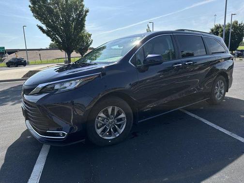 2021 Toyota Sienna XLE 7 Passenger