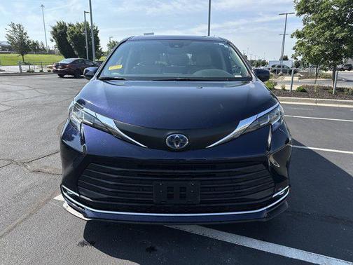 2021 Toyota Sienna XLE 7 Passenger